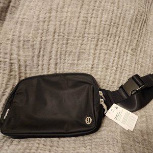 Lululemon Everywhere Belt Bag Large 2L BLACK